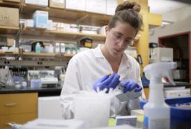 Inés Patop in a lab