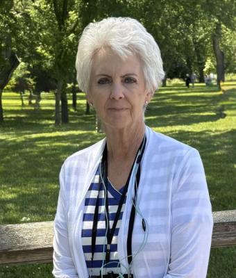 Julie Garrett headshot