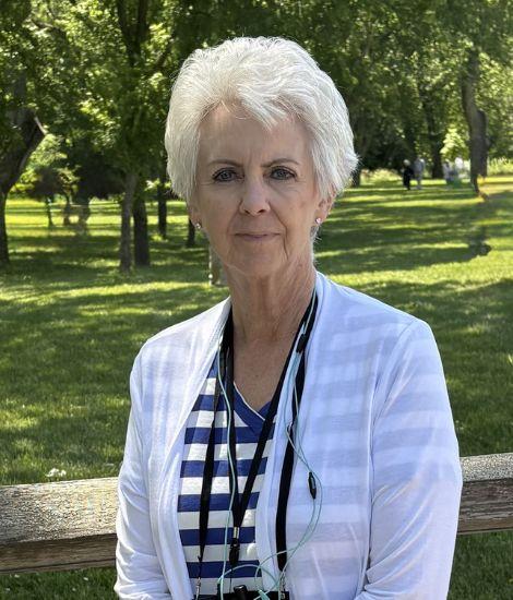 Julie Garrett headshot