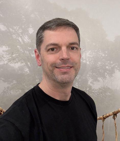 Scott Warren headshot