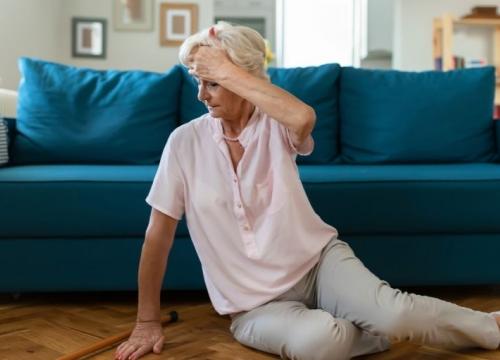 Lady got dizzy and fell on her living room floor and holding her forehead