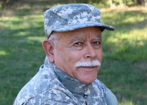 veterano masculino en uniforme