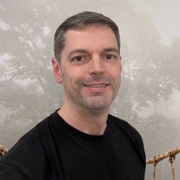 Scott Warren headshot