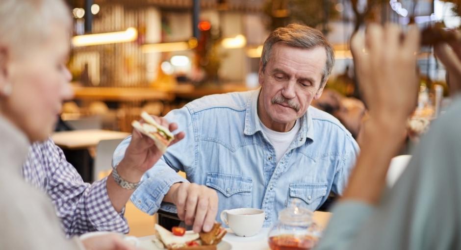 Man eating sandwich in restaurant