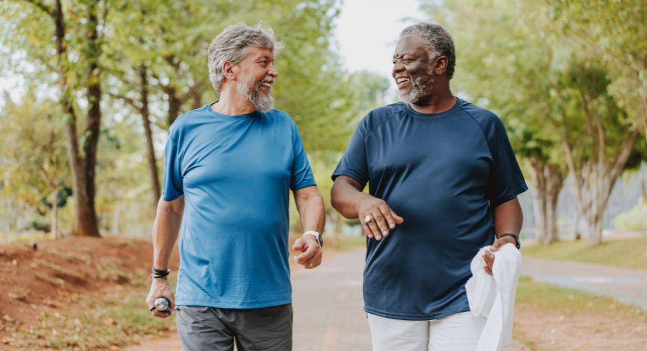 2 friends walking together outside